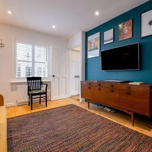 Super Cool, Industrial-styled House With Parking Brighton