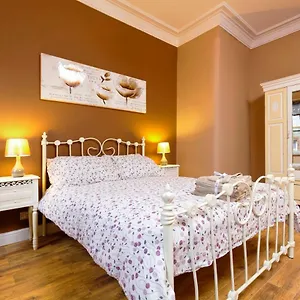 Stylish Near Royal Mile Apartment Edinburgh